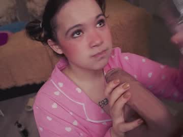 girl
        chery_lady22 cam image #840058