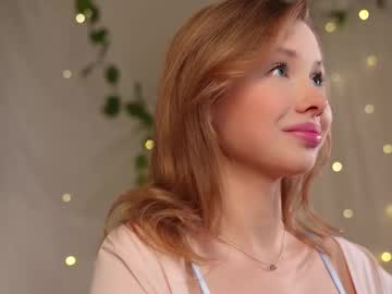 girl
        april_blush cam image #6439551