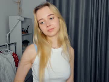 girl
        fresh_cherries cam image #2446287