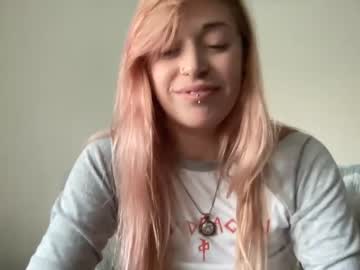 girl
        gemmyrosee cam image #5319848