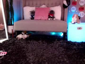 girl
        aubrilee cam image #17654