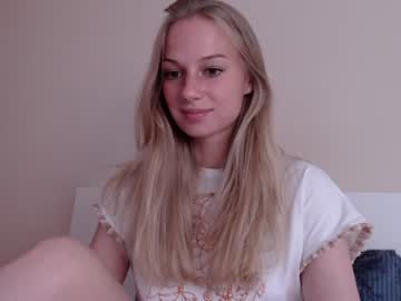 girl
        magic_couple13 cam image #2292663