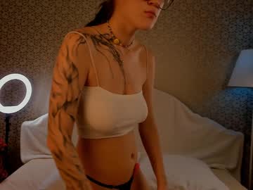 girl
        a_mhere cam image #177726