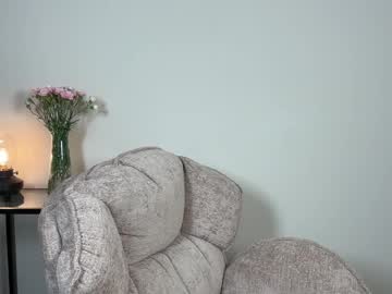 girl
        julia_rle cam image #6239680