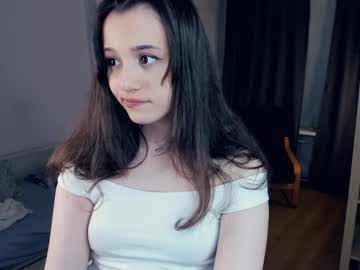 girl
        keti_bunny cam image #5665609