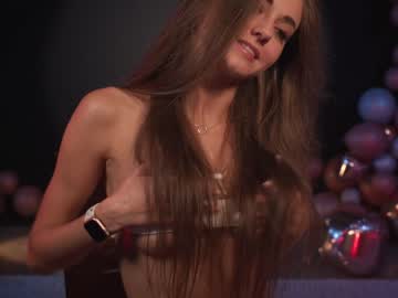 girl
        lettymoa cam image #1959988