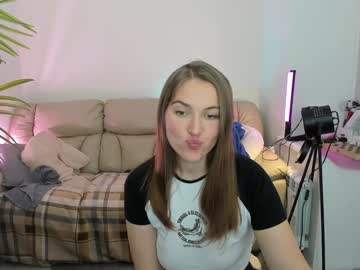 girl
        radiants_2 cam image #5128554