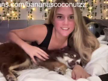 girl
        bananascoconutz cam image #2807104