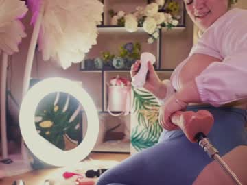 girl
        chery_lady22 cam image #6314347
