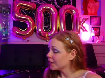 girl
        daphnemadison cam image #5436329