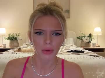 girl
        mishapalmer cam image #6610145