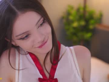 girl
        bellacle cam image #6960995