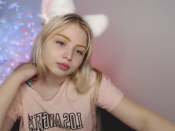 girl
        shy_blondiee cam image #873665