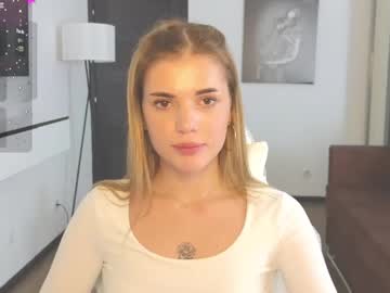 girl
        adri_dream cam image #6585113