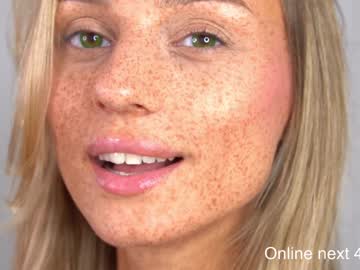 girl
        artease cam image #4389195