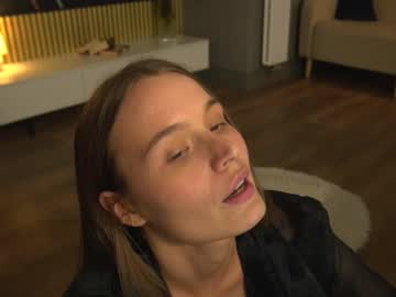 girl
        lisa_schiele cam image #6662435