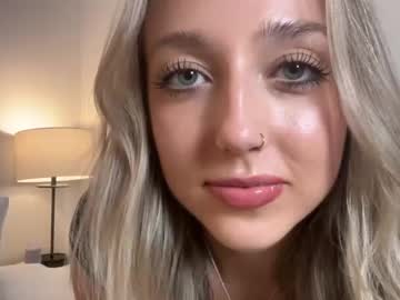 girl
        lovelyyylivyyy cam image #5041273