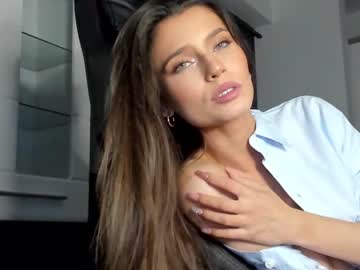 girl
        isia_slay cam image #495417
