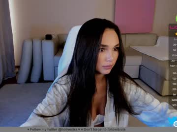 girl
        hollyextra cam image #2004667
