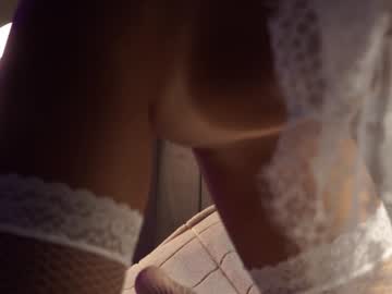 girl
        emilybatee cam image #5613616