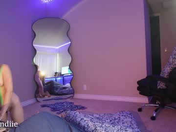 girl
        bestblondiiecb cam image #5240592