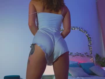 girl
        emmi_rosee cam image #5957252