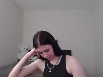 girl
        alexa_little cam image #1745686