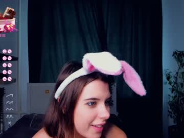 girl
        _night_moon_ cam image #3670562