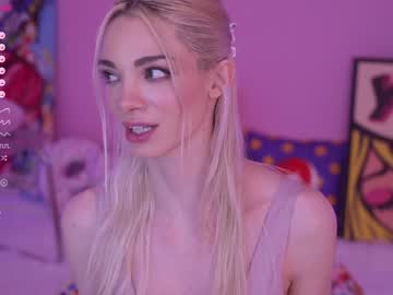 girl
        bunnydollstella cam image #2158534