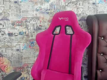 girl
        angelina_new cam image #1988881