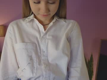 girl
        alisia_spinnet cam image #2995439