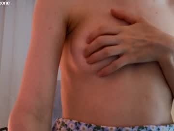 girl
        _annieone cam image #1807919