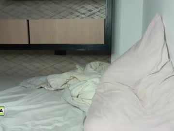 girl
        latinella cam image #3411539