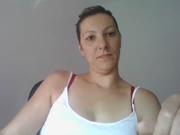 girl
        lara_flame cam image #1889568