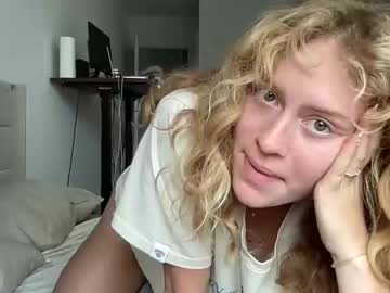 girl
        barbiee003 cam image #4895096