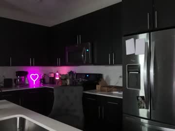 couple
        ari_lovexo cam image #2922026