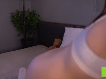girl
        bellacle cam image #5970280