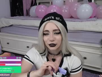 girl
        crimsonkitten cam image #5537265