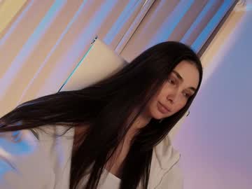 girl
        hollyextra cam image #6834047