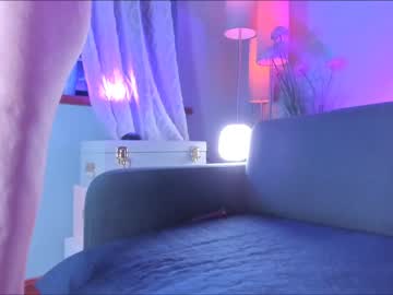 girl
        littlee33 cam image #1836437