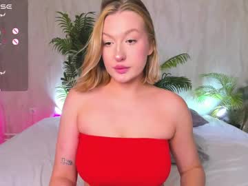 girl
        hollyylee cam image #5170860