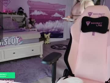 girl
        crimsonkitten cam image #4768208