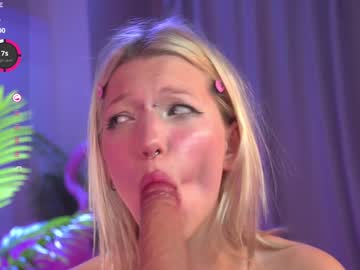 girl
        nikkisilk cam image #5154339
