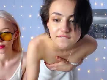 couple Live Cam Girls Love To Strip Naked For Their Viewers with kayla_bennet