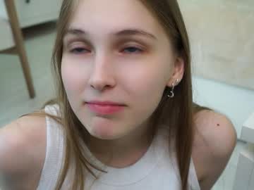 girl
        hildgaillard cam image #6727768