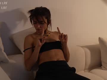 girl
        ellelure_ cam image #6794055