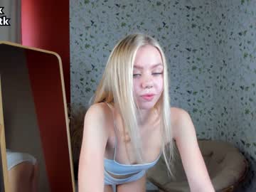 girl
        cassie_palmer cam image #3907362