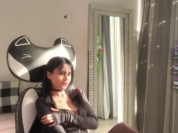 girl
        mysticxkitty cam image #6353424