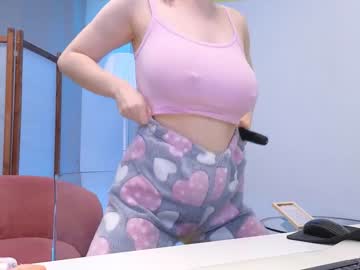 girl
        lovlybambi cam image #3757741