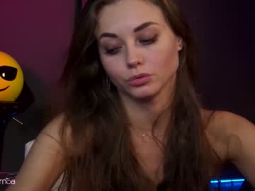 girl
        lettymoa cam image #1830809